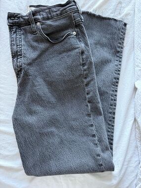 Madewell Straight-Leg Jeans in Washed Black size 29t (28.5 inseam)